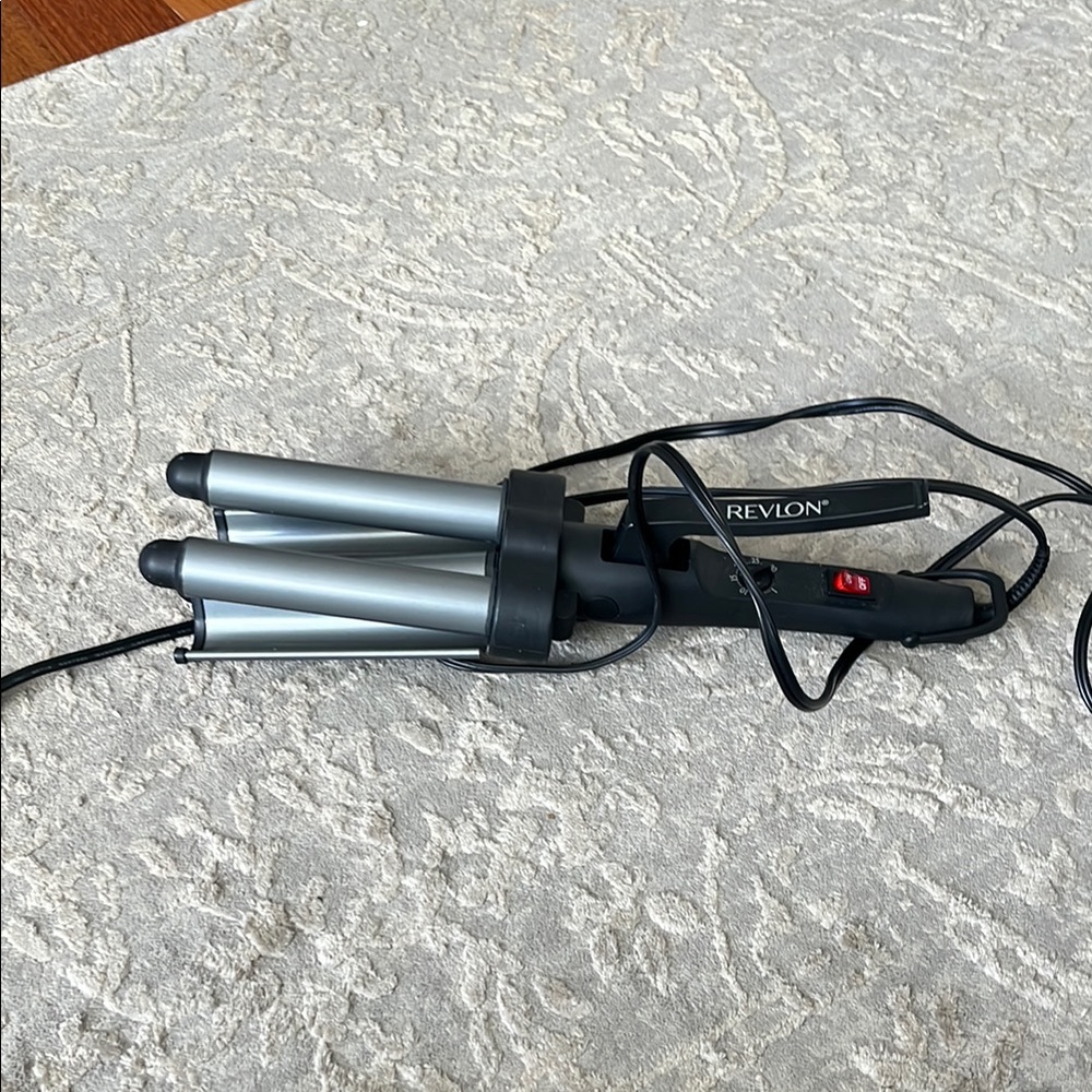 Revlon Hair Waver in Black and Silver
